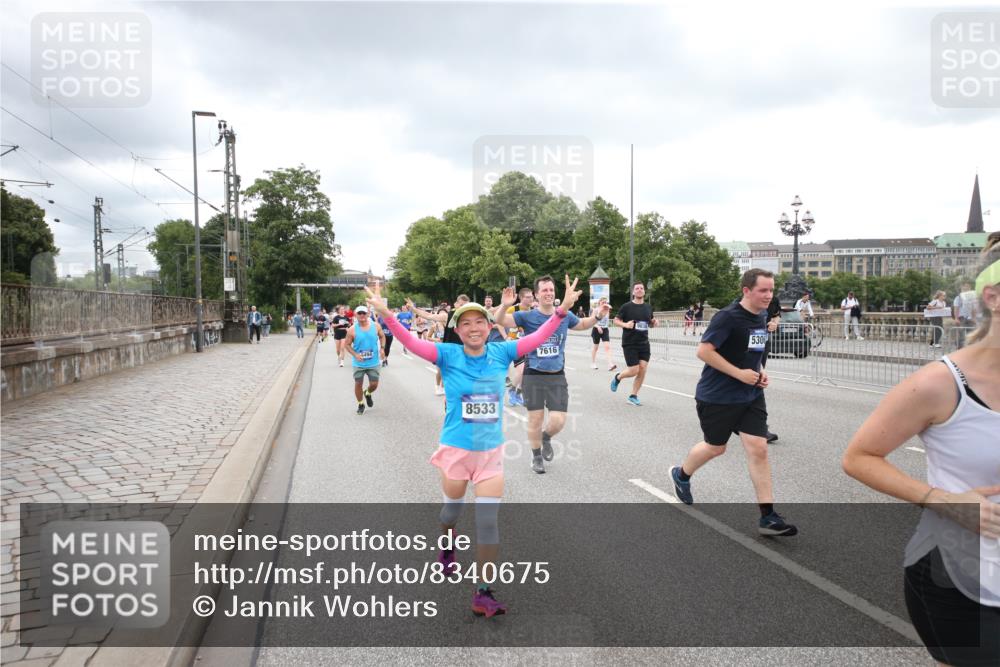 29.06.2025 - hella hamburg halbmarathon Jannik Wohlers http://msf.ph/oto/8340675 29.06.2025 10:55:40 Lombardsbrücke 1738, 1909, 2095, 2793, 3268, 4265, 4354, 4473, 4836, 5306, 5580, 5994, 6055, 6056, 6113, 6494, 6594, 6968, 7025, 7028, 7516, 7616, 8005, 8305, 8533, 9435, 9606, 9838, 10449, 10640, 10987, 11862, 11863, 12267, 12551, 13055, 13395, 13405, 13627, 14124, 14142, 14221, 14280, 14281, 14492, 15103, 15173, 15199, 15272, 15696, 15699, 15763, 15764, 16413, 16960, 17038, 17039, 18195, 18329, 18349, 19228 meine-sportfotos.de