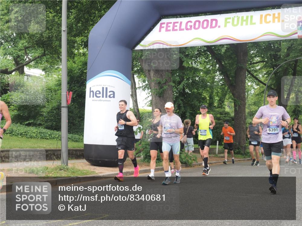 29.06.2025 - hella hamburg halbmarathon KatJ http://msf.ph/oto/8340681 29.06.2025 10:48:28 Zwischen KM18-KM19 1128, 2591, 6391, 6415 meine-sportfotos.de
