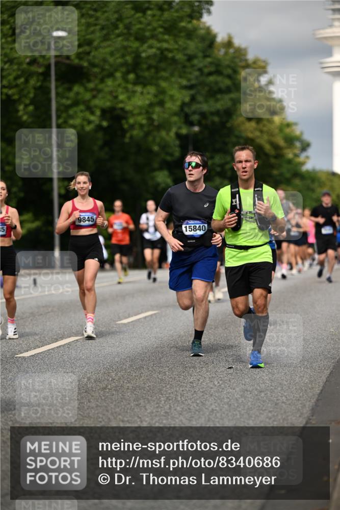 29.06.2025 - hella hamburg halbmarathon Dr. Thomas Lammeyer http://msf.ph/oto/8340686 29.06.2025 10:18:06 Kennedybrücke 1406, 1747, 2990, 3939, 4032, 4962, 5546, 5670, 5719, 6028, 6083, 6089, 7209, 7802, 7840, 7991, 8001, 8147, 8409, 9141, 9845, 9886, 11355 meine-sportfotos.de