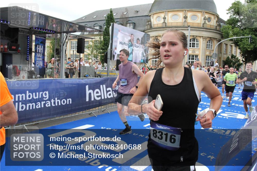 29.06.2025 - hella hamburg halbmarathon Michael Strokosch http://msf.ph/oto/8340688 29.06.2025 10:51:24 Ziel 1461, 1817, 2364, 2411, 2636, 2718, 2946, 4814, 6657, 6776, 8316, 8930, 8989, 9214, 9476, 9656, 10480, 10667, 11124, 12016, 13047, 14865, 14994, 15950, 16357, 18019, 18489 meine-sportfotos.de