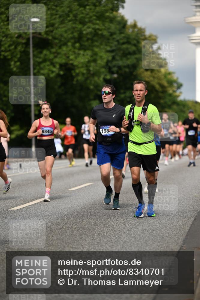29.06.2025 - hella hamburg halbmarathon Dr. Thomas Lammeyer http://msf.ph/oto/8340701 29.06.2025 10:18:06 Kennedybrücke 1406, 1747, 2990, 3939, 4032, 4962, 5546, 5670, 5719, 6028, 6083, 6089, 7209, 7802, 7840, 7991, 8001, 8147, 8409, 9141, 9845, 9886, 11355 meine-sportfotos.de