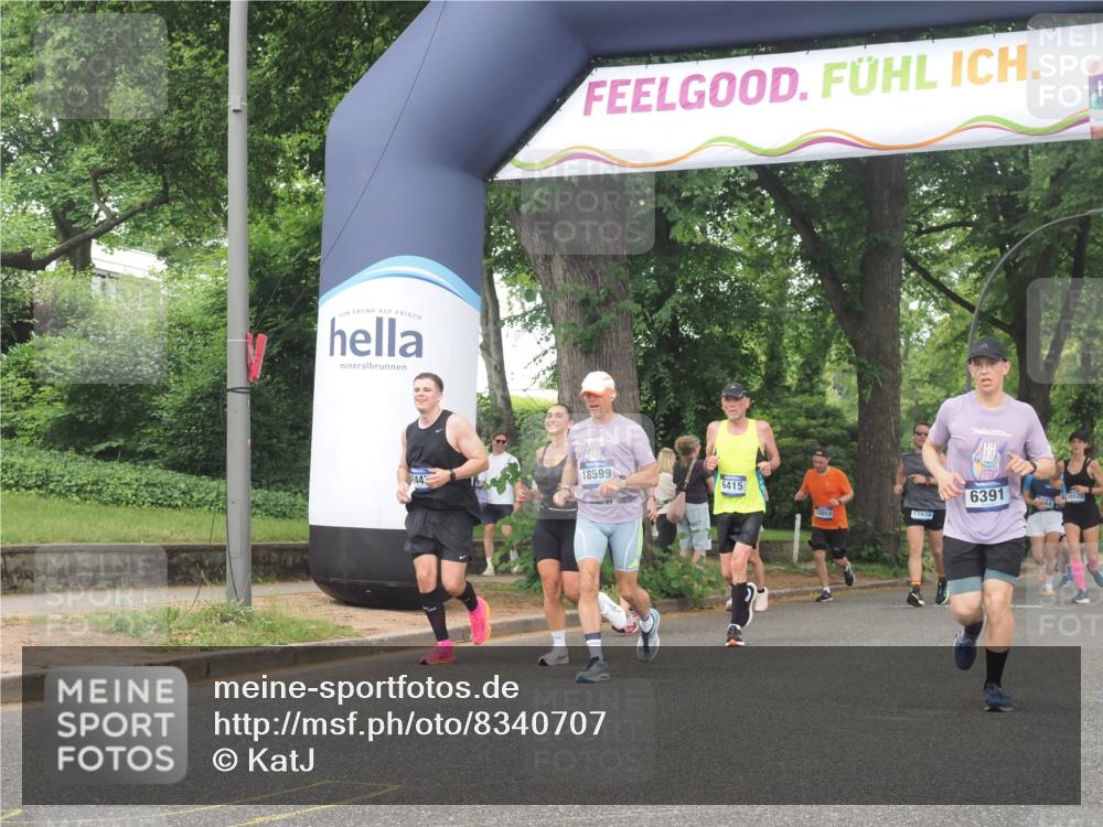 29.06.2025 - hella hamburg halbmarathon KatJ http://msf.ph/oto/8340707 29.06.2025 10:48:28 Zwischen KM18-KM19 1128, 2591, 6391, 6415 meine-sportfotos.de