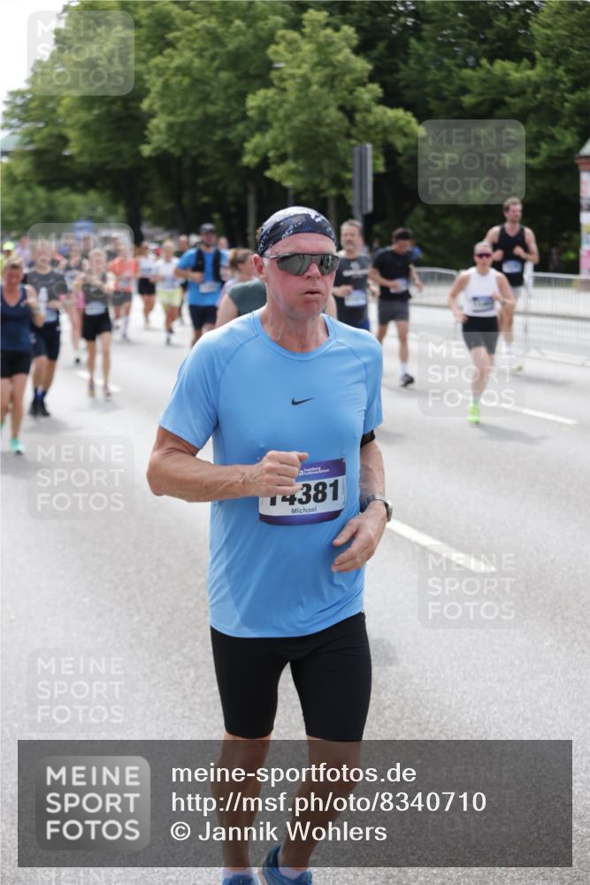 29.06.2025 - hella hamburg halbmarathon Jannik Wohlers http://msf.ph/oto/8340710 29.06.2025 10:41:49 Lombardsbrücke 1039, 1150, 1360, 1624, 1752, 2145, 2523, 2974, 3276, 3326, 3568, 4329, 4353, 4735, 4736, 4885, 4891, 4892, 5419, 5671, 6136, 6828, 6837, 6917, 7357, 7557, 8014, 8459, 8712, 9008, 9223, 9370, 10027, 10734, 10842, 11074, 11075, 11464, 11468, 11840, 11841, 12162, 12403, 12682, 12725, 12854, 12903, 12904, 13205, 13250, 13456, 13715, 13952, 13953, 14108, 14129, 14158, 14328, 14381, 14405, 14486, 14530, 14585, 15155, 15311, 16743, 17423 meine-sportfotos.de