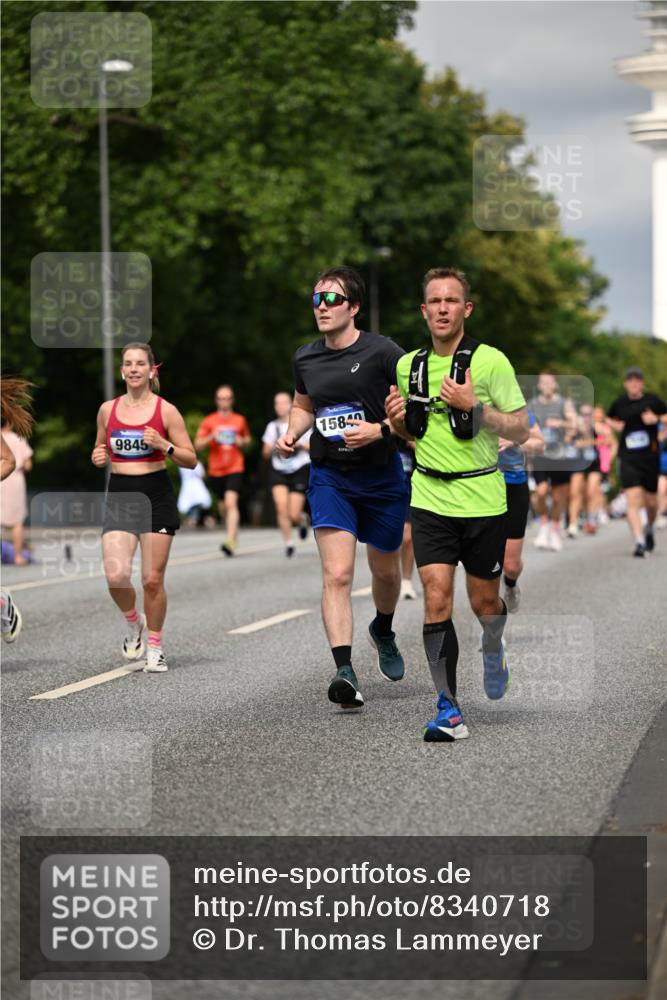 29.06.2025 - hella hamburg halbmarathon Dr. Thomas Lammeyer http://msf.ph/oto/8340718 29.06.2025 10:18:07 Kennedybrücke 1406, 1747, 2990, 3154, 3939, 4962, 5546, 5670, 5719, 6028, 6083, 6089, 7209, 7802, 7840, 7991, 8001, 8147, 8409, 9141, 9845, 9886, 11355 meine-sportfotos.de