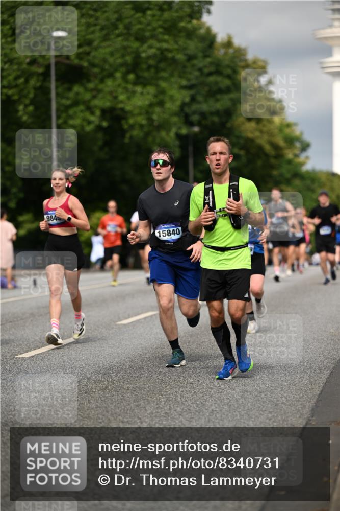 29.06.2025 - hella hamburg halbmarathon Dr. Thomas Lammeyer http://msf.ph/oto/8340731 29.06.2025 10:18:07 Kennedybrücke 1406, 1747, 2990, 3154, 3939, 4962, 5546, 5670, 5719, 6028, 6083, 6089, 7209, 7802, 7840, 7991, 8001, 8147, 8409, 9141, 9845, 9886, 11355 meine-sportfotos.de