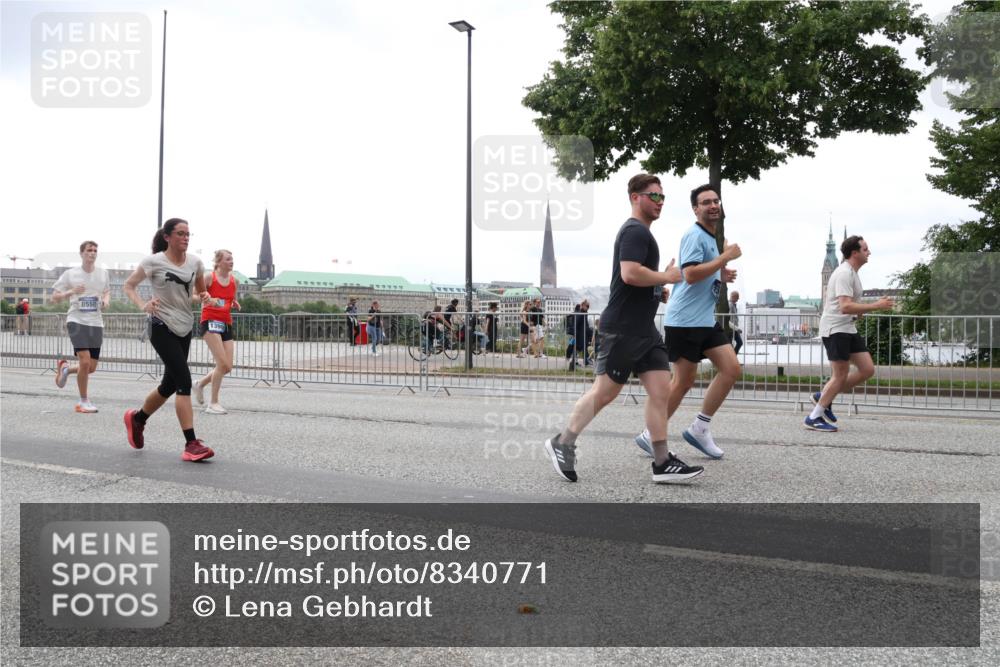 29.06.2025 - hella hamburg halbmarathon Lena Gebhardt http://msf.ph/oto/8340771 29.06.2025 10:47:43 Lombardsbrücke 8550, 1045, 1246, 1392, 1434, 1463, 1523, 1618, 1639, 1704, 1926, 2148, 2197, 2407, 2491, 2545, 2704, 2790, 2882, 2994, 3049, 3339, 4037, 4184, 4325, 4423, 4806, 4856, 4895, 4974, 4975, 5621, 5622, 5886, 5895, 6255, 6256, 6879, 6995, 7240, 7403, 7427, 7630, 7631, 7916, 7970, 8077, 8105, 8270, 8310, 8550, 8774, 8915, 8953, 9018, 9356, 9687, 9696, 9697, 10658, 10991, 11351, 11458, 11730, 11738, 11802, 11909, 12431 meine-sportfotos.de