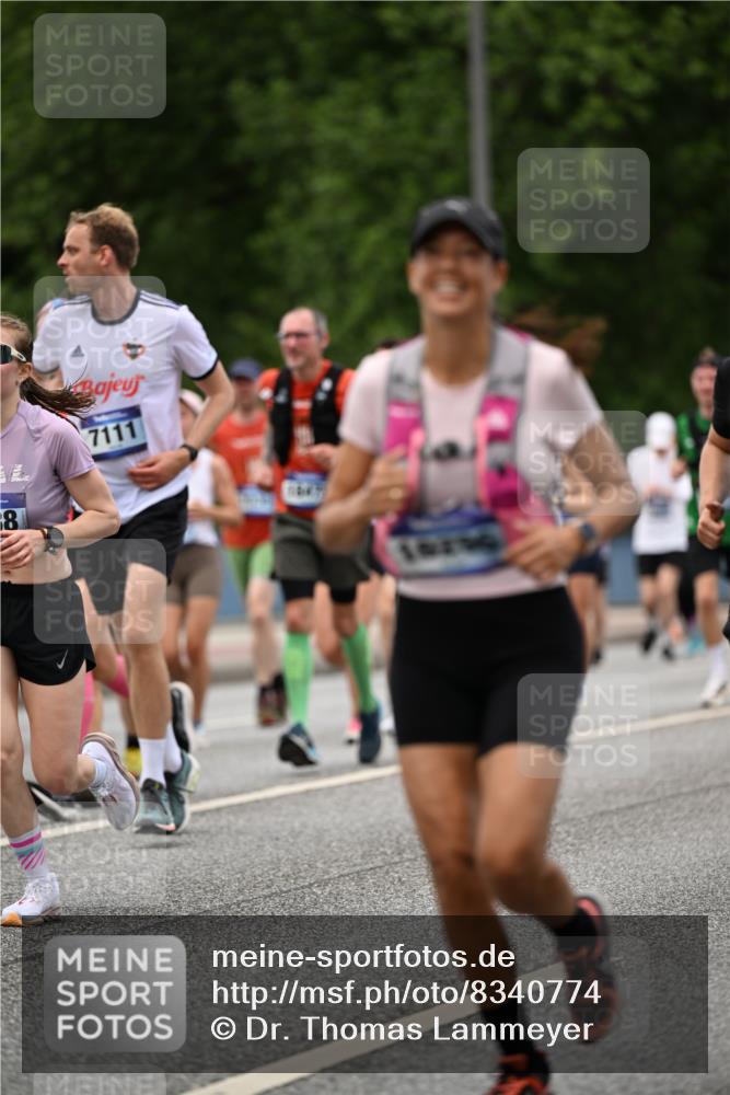 29.06.2025 - hella hamburg halbmarathon Dr. Thomas Lammeyer http://msf.ph/oto/8340774 29.06.2025 10:40:17 Kennedybrücke 1036, 1102, 1183, 1284, 1336, 1717, 2352, 2588, 2827, 3243, 3741, 3990, 4413, 4902, 4937, 5012, 5240, 5531, 6021, 6381, 6845, 6896, 7111, 7275, 7927, 8356, 8947, 10047, 10119, 10336, 10341, 10567, 11010, 11187, 11198 meine-sportfotos.de
