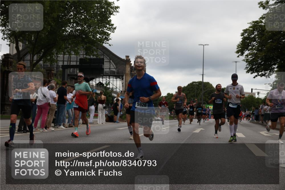 29.06.2025 - hella hamburg halbmarathon Yannick Fuchs http://msf.ph/oto/8340793 29.06.2025 10:52:11 20KM 1319, 1595, 1833, 2250, 2488, 2656, 2840, 2907, 3251, 3859, 4319, 4502, 4550, 4632, 4708, 4767, 5277, 5341, 5926, 6104, 6138, 6147, 6592, 6595, 7082, 7138, 7189, 7856, 8322, 8585, 9230, 9316, 10020, 10319, 10703, 10788, 11394, 11645, 11846, 12378, 12495, 12585, 12879, 13287, 13512, 13694, 13816, 13880, 14266, 14571, 15197, 15434, 15527, 16189, 16531, 17405, 17415, 17531, 17827, 18068, 18180, 18492, 18501, 18587, 18727, 18891 meine-sportfotos.de