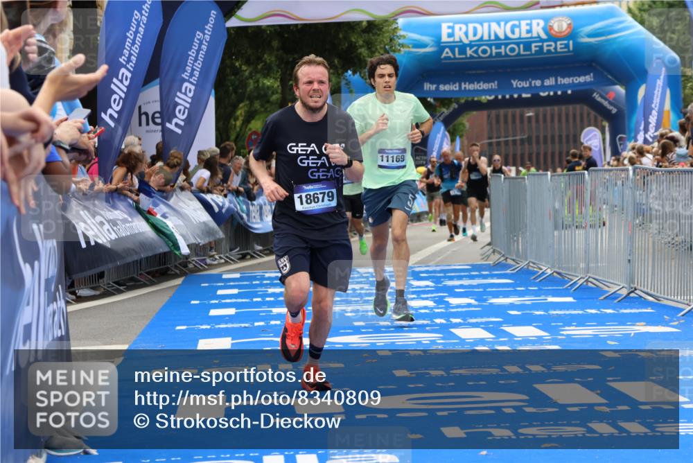 29.06.2025 - hella hamburg halbmarathon Strokosch-Dieckow http://msf.ph/oto/8340809 29.06.2025 10:32:58 Ziel 4463, 4749, 6358, 10453, 11169, 12290, 17802, 18679, 19059 meine-sportfotos.de