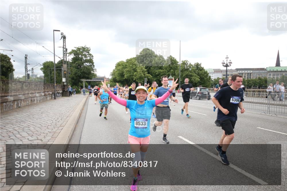 29.06.2025 - hella hamburg halbmarathon Jannik Wohlers http://msf.ph/oto/8340817 29.06.2025 10:55:40 Lombardsbrücke 1738, 1909, 2095, 2793, 3268, 4265, 4354, 4473, 4836, 5306, 5580, 5994, 6055, 6056, 6113, 6494, 6594, 6968, 7025, 7028, 7516, 7616, 8005, 8305, 8533, 9435, 9606, 9838, 10449, 10640, 10987, 11862, 11863, 12267, 12551, 13055, 13395, 13405, 13627, 14124, 14142, 14221, 14280, 14281, 14492, 15103, 15173, 15199, 15272, 15696, 15699, 15763, 15764, 16413, 16960, 17038, 17039, 18195, 18329, 18349, 19228 meine-sportfotos.de