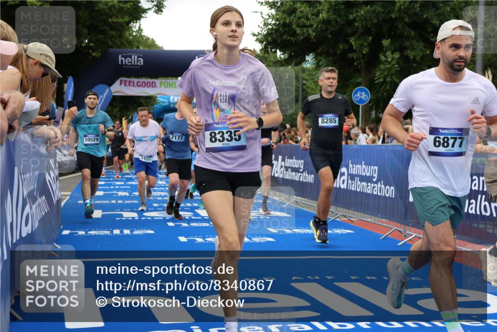 29.06.2025 - hella hamburg halbmarathon Strokosch-Dieckow http://msf.ph/oto/8340867 29.06.2025 10:53:46 Ziel 1422, 1706, 1870, 2058, 2082, 2518, 5399, 5607, 6260, 6877, 7177, 7395, 8285, 8335, 9922, 10529, 10891, 10895, 11588, 11589, 11604, 12413, 14026, 14702, 14818, 15441, 15502, 16092, 16538, 17482, 17740, 18143, 18249, 18418, 18487, 18514, 18759, 18831, 18915, 19177 meine-sportfotos.de