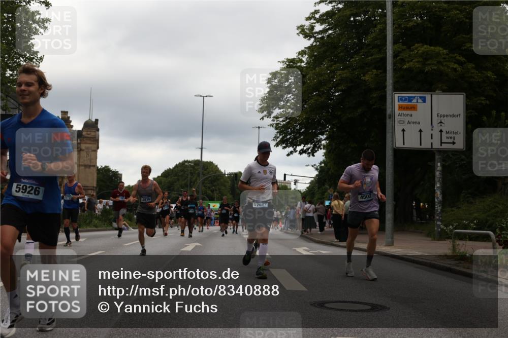 29.06.2025 - hella hamburg halbmarathon Yannick Fuchs http://msf.ph/oto/8340888 29.06.2025 10:52:11 20KM 1319, 1595, 1833, 2250, 2488, 2656, 2840, 2907, 3251, 3859, 4319, 4502, 4550, 4632, 4708, 4767, 5277, 5341, 5926, 6104, 6138, 6147, 6592, 6595, 7082, 7138, 7189, 7856, 8322, 8585, 9230, 9316, 10020, 10319, 10703, 10788, 11394, 11645, 11846, 12378, 12495, 12585, 12879, 13287, 13512, 13694, 13816, 13880, 14266, 14571, 15197, 15434, 15527, 16189, 16531, 17405, 17415, 17531, 17827, 18068, 18180, 18492, 18501, 18587, 18727, 18891 meine-sportfotos.de