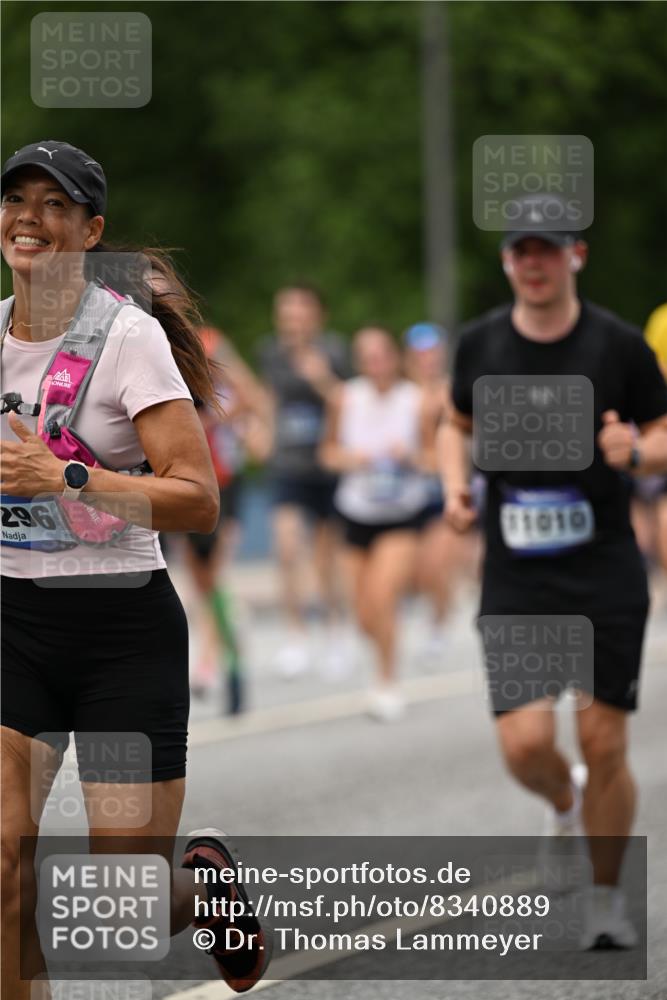 29.06.2025 - hella hamburg halbmarathon Dr. Thomas Lammeyer http://msf.ph/oto/8340889 29.06.2025 10:40:17 Kennedybrücke 1036, 1102, 1183, 1284, 1336, 1717, 2352, 2588, 2827, 3243, 3741, 3990, 4413, 4902, 4937, 5012, 5240, 5531, 6021, 6381, 6845, 6896, 7111, 7275, 7927, 8356, 8947, 10047, 10119, 10336, 10341, 10567, 11010, 11187, 11198 meine-sportfotos.de