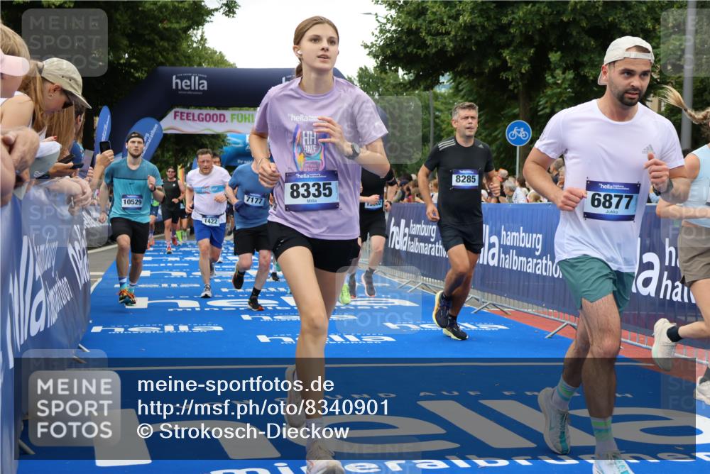 29.06.2025 - hella hamburg halbmarathon Strokosch-Dieckow http://msf.ph/oto/8340901 29.06.2025 10:53:46 Ziel 1422, 1706, 1870, 2058, 2082, 2518, 5399, 5607, 6260, 6877, 7177, 7395, 8285, 8335, 9922, 10529, 10891, 10895, 11588, 11589, 11604, 12413, 14026, 14702, 14818, 15441, 15502, 16092, 16538, 17482, 17740, 18143, 18249, 18418, 18487, 18514, 18759, 18831, 18915, 19177 meine-sportfotos.de