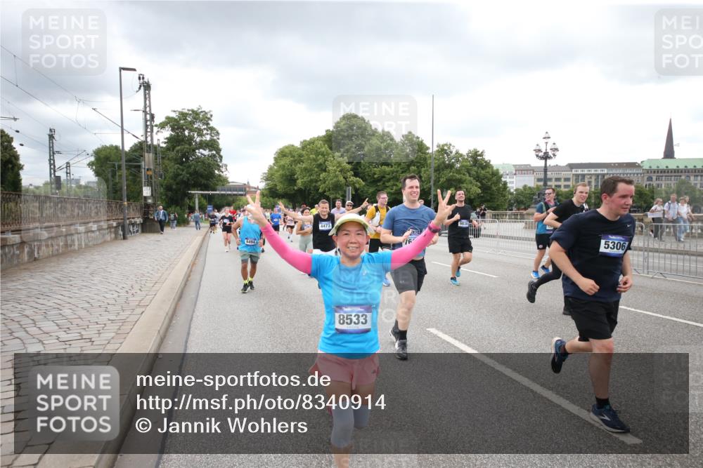 29.06.2025 - hella hamburg halbmarathon Jannik Wohlers http://msf.ph/oto/8340914 29.06.2025 10:55:40 Lombardsbrücke 1738, 1909, 2095, 2793, 3268, 4265, 4354, 4473, 4836, 5306, 5580, 5994, 6055, 6056, 6113, 6494, 6594, 6968, 7025, 7028, 7516, 7616, 8005, 8305, 8533, 9435, 9606, 9838, 10449, 10640, 10987, 11862, 11863, 12267, 12551, 13055, 13395, 13405, 13627, 14124, 14142, 14221, 14280, 14281, 14492, 15103, 15173, 15199, 15272, 15696, 15699, 15763, 15764, 16413, 16960, 17038, 17039, 18195, 18329, 18349, 19228 meine-sportfotos.de