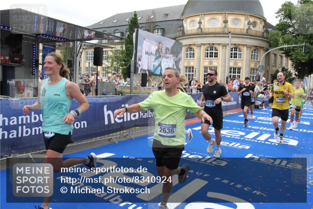 29.06.2025 - hella hamburg halbmarathon Michael Strokosch http://msf.ph/oto/8340924 29.06.2025 10:51:25 Ziel 1817, 2364, 2411, 2636, 2718, 2946, 4814, 5820, 6657, 6776, 8316, 8989, 9214, 9656, 10480, 10667, 11124, 11422, 12016, 13047, 14865, 14994, 15950, 16357, 18019, 18489 meine-sportfotos.de