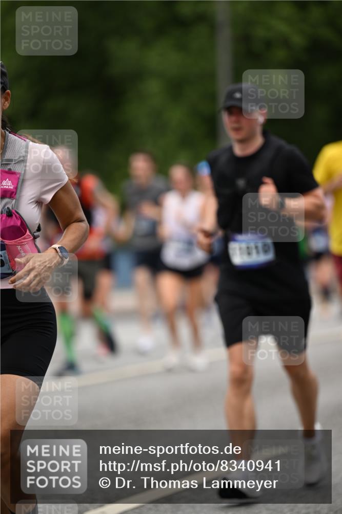 29.06.2025 - hella hamburg halbmarathon Dr. Thomas Lammeyer http://msf.ph/oto/8340941 29.06.2025 10:40:18 Kennedybrücke 1036, 1102, 1183, 1284, 1336, 1717, 2352, 2588, 2827, 3243, 3741, 3990, 4413, 4902, 4937, 5012, 5240, 5531, 6021, 6381, 6845, 6896, 7111, 7275, 7927, 8356, 8947, 10047, 10119, 10336, 10341, 10567, 11010, 11187, 11198 meine-sportfotos.de