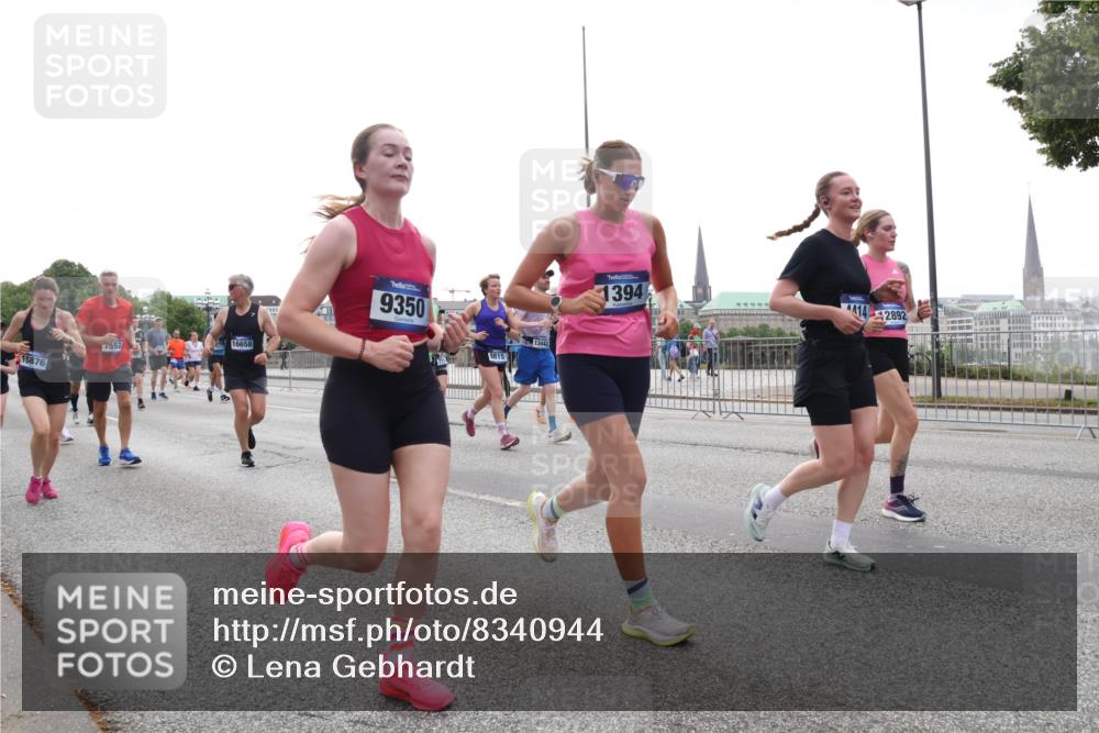 29.06.2025 - hella hamburg halbmarathon Lena Gebhardt http://msf.ph/oto/8340944 29.06.2025 10:38:15 Lombardsbrücke 15876, 7552, 16658, 9350, 8615, 13442, 1394, 414, 2892, 1196, 1394, 1457, 1578, 1596, 1721, 1742, 1791, 1799, 1901, 1966, 1985, 2113, 2151, 2498, 2786, 3010, 3094, 3095, 3242, 3246, 3286, 3338, 3635, 3636, 3716, 3777, 3841, 3880, 4139, 4155, 4159, 4414, 4883, 4921, 5085, 5089, 5139, 5155, 5300, 5617, 5684, 5713, 5735, 6199, 6200, 6362, 6697, 6751, 6930, 7117, 7118, 7165, 7244, 7371, 7552, 7561, 7629, 7692, 7696, 7868, 7914, 8985, 9288, 10159, 10836, 11087, 11543 meine-sportfotos.de