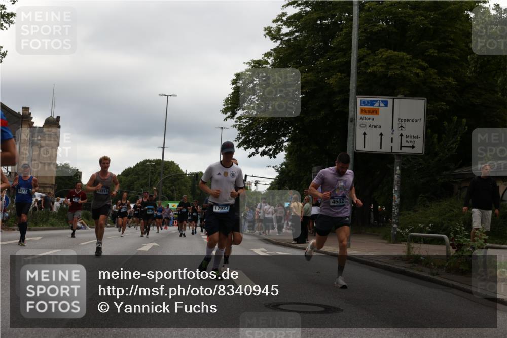 29.06.2025 - hella hamburg halbmarathon Yannick Fuchs http://msf.ph/oto/8340945 29.06.2025 10:52:12 20KM 1319, 1595, 1833, 2250, 2488, 2656, 2840, 2907, 3251, 3859, 4319, 4502, 4550, 4632, 4708, 4767, 5277, 5341, 5675, 5926, 6104, 6138, 6147, 6592, 6595, 7082, 7138, 7189, 7856, 8322, 8585, 9230, 9316, 10020, 10319, 10703, 10788, 11394, 11645, 11846, 12378, 12495, 12585, 12879, 13287, 13512, 13694, 13816, 13880, 14266, 14571, 15197, 15434, 15527, 16189, 16531, 17405, 17415, 17531, 17827, 18068, 18180, 18492, 18501, 18587, 18727 meine-sportfotos.de