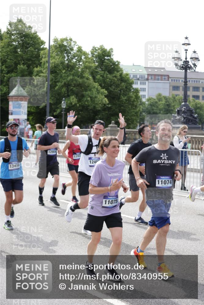 29.06.2025 - hella hamburg halbmarathon Jannik Wohlers http://msf.ph/oto/8340955 29.06.2025 10:41:53 Lombardsbrücke 1150, 1360, 1624, 1752, 1929, 1957, 2069, 2523, 2974, 3276, 3605, 4329, 4353, 4885, 4891, 4892, 5419, 5671, 5810, 6828, 6837, 6917, 7260, 7357, 7557, 7666, 8014, 8459, 8525, 8526, 8712, 9008, 9370, 10027, 10532, 10734, 10842, 10899, 11074, 11075, 11463, 11464, 11468, 11550, 11677, 11840, 11841, 12162, 12403, 12682, 12725, 12854, 12903, 12904, 13205, 13250, 13406, 13456, 13952, 13953, 14108, 14328, 14381, 14405, 14426, 14530, 14585, 15004, 15155, 15311, 15912, 16352 meine-sportfotos.de