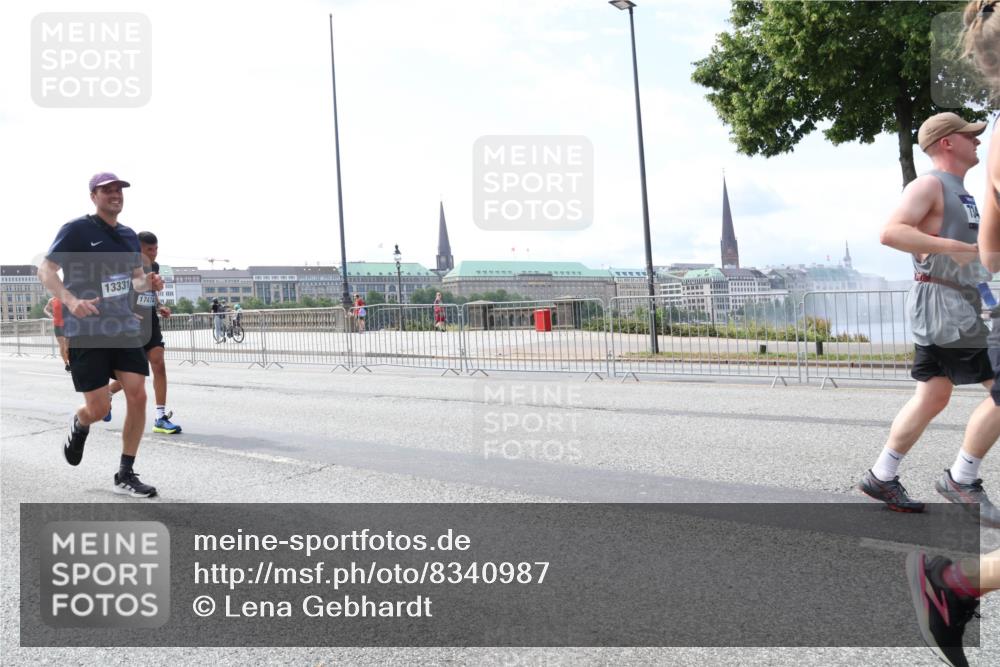 29.06.2025 - hella hamburg halbmarathon Lena Gebhardt http://msf.ph/oto/8340987 29.06.2025 10:13:27 Lombardsbrücke 13331, 17474, 1007, 1747, 1859, 2055, 2359, 2721, 2904, 2961, 2987, 3218, 3360, 3728, 3729, 4187, 4795, 4950, 5232, 5546, 5631, 6026, 6489, 6717, 6724, 7346, 7446, 7447, 7460, 7873, 7913, 8279, 8398, 8405, 8913, 9128, 9141, 9527, 9612, 9631, 10977, 12313, 12492, 12797, 12928, 12929, 13331, 13928, 14404, 15663, 15922, 16030, 16255, 16437, 16491, 17472, 17474, 17699, 17988, 18048, 18222, 18231, 18320, 18732 meine-sportfotos.de