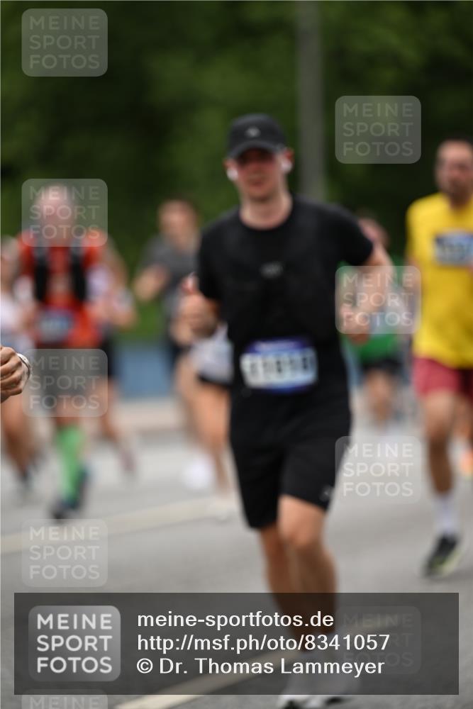 29.06.2025 - hella hamburg halbmarathon Dr. Thomas Lammeyer http://msf.ph/oto/8341057 29.06.2025 10:40:18 Kennedybrücke 1036, 1102, 1183, 1284, 1336, 1717, 2352, 2588, 2827, 3243, 3741, 3990, 4413, 4902, 4937, 5012, 5240, 5531, 6021, 6381, 6845, 6896, 7111, 7275, 7927, 8356, 8947, 10047, 10119, 10336, 10341, 10567, 11010, 11187, 11198 meine-sportfotos.de