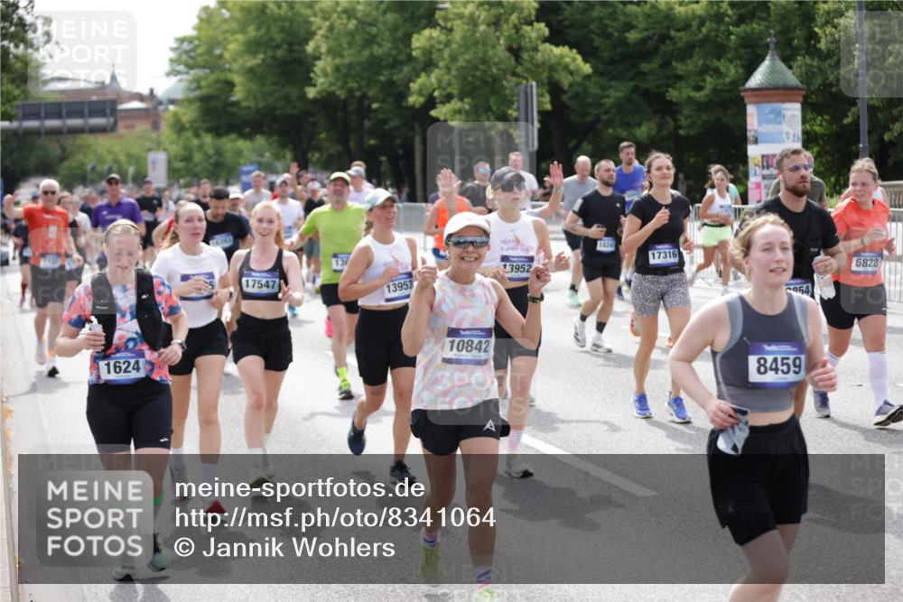 29.06.2025 - hella hamburg halbmarathon Jannik Wohlers http://msf.ph/oto/8341064 29.06.2025 10:41:57 Lombardsbrücke 1150, 1360, 1624, 1929, 1957, 2069, 2134, 3605, 4353, 4885, 4891, 4892, 5403, 5419, 5810, 6828, 6917, 7040, 7260, 7357, 7557, 7666, 8014, 8459, 8525, 8526, 8712, 8816, 9370, 9980, 10532, 10734, 10842, 10872, 10899, 11074, 11075, 11463, 11464, 11468, 11550, 11677, 12403, 12684, 12854, 12903, 12904, 13205, 13250, 13406, 13456, 13952, 13953, 14108, 14328, 14405, 14426, 14468, 14585, 15004, 15155, 15912, 16215, 16352 meine-sportfotos.de