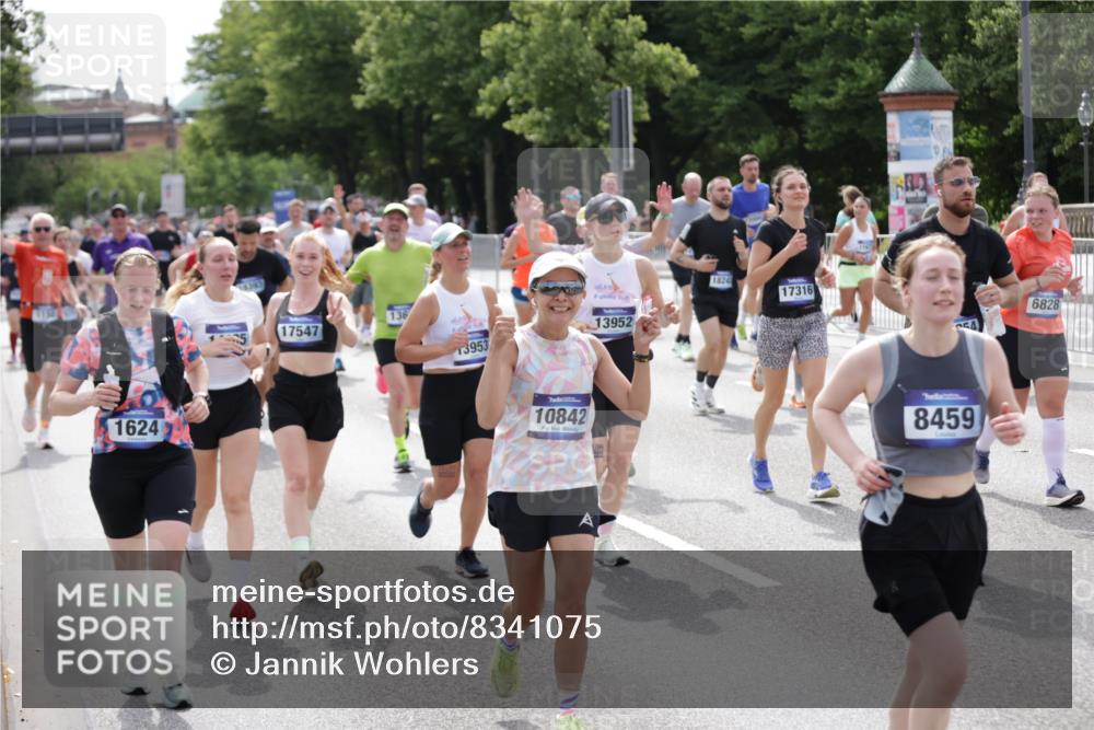 29.06.2025 - hella hamburg halbmarathon Jannik Wohlers http://msf.ph/oto/8341075 29.06.2025 10:41:57 Lombardsbrücke 1150, 1360, 1624, 1929, 1957, 2069, 2134, 3605, 4353, 4885, 4891, 4892, 5403, 5419, 5810, 6828, 6917, 7040, 7260, 7357, 7557, 7666, 8014, 8459, 8525, 8526, 8712, 8816, 9370, 9980, 10532, 10734, 10842, 10872, 10899, 11074, 11075, 11463, 11464, 11468, 11550, 11677, 12403, 12684, 12854, 12903, 12904, 13205, 13250, 13406, 13456, 13952, 13953, 14108, 14328, 14405, 14426, 14468, 14585, 15004, 15155, 15912, 16215, 16352 meine-sportfotos.de