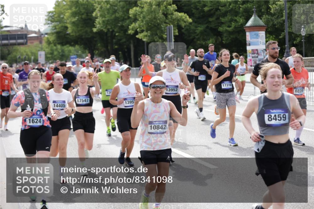 29.06.2025 - hella hamburg halbmarathon Jannik Wohlers http://msf.ph/oto/8341098 29.06.2025 10:41:57 Lombardsbrücke 1150, 1360, 1624, 1929, 1957, 2069, 2134, 3605, 4353, 4885, 4891, 4892, 5403, 5419, 5810, 6828, 6917, 7040, 7260, 7357, 7557, 7666, 8014, 8459, 8525, 8526, 8712, 8816, 9370, 9980, 10532, 10734, 10842, 10872, 10899, 11074, 11075, 11463, 11464, 11468, 11550, 11677, 12403, 12684, 12854, 12903, 12904, 13205, 13250, 13406, 13456, 13952, 13953, 14108, 14328, 14405, 14426, 14468, 14585, 15004, 15155, 15912, 16215, 16352 meine-sportfotos.de