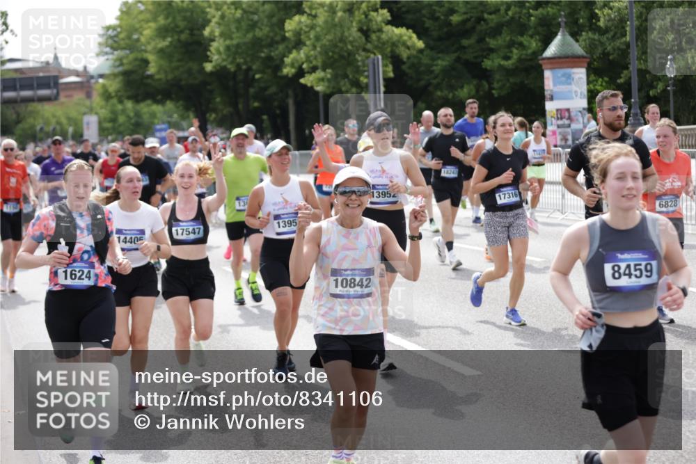 29.06.2025 - hella hamburg halbmarathon Jannik Wohlers http://msf.ph/oto/8341106 29.06.2025 10:41:57 Lombardsbrücke 1150, 1360, 1624, 1929, 1957, 2069, 2134, 3605, 4353, 4885, 4891, 4892, 5403, 5419, 5810, 6828, 6917, 7040, 7260, 7357, 7557, 7666, 8014, 8459, 8525, 8526, 8712, 8816, 9370, 9980, 10532, 10734, 10842, 10872, 10899, 11074, 11075, 11463, 11464, 11468, 11550, 11677, 12403, 12684, 12854, 12903, 12904, 13205, 13250, 13406, 13456, 13952, 13953, 14108, 14328, 14405, 14426, 14468, 14585, 15004, 15155, 15912, 16215, 16352 meine-sportfotos.de
