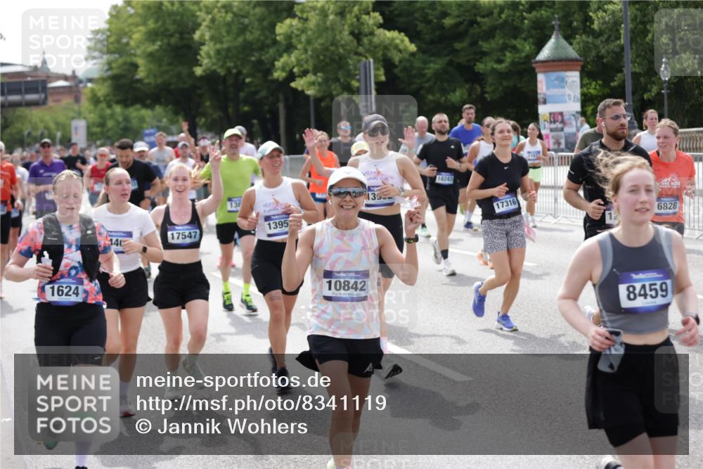 29.06.2025 - hella hamburg halbmarathon Jannik Wohlers http://msf.ph/oto/8341119 29.06.2025 10:41:57 Lombardsbrücke 1150, 1360, 1624, 1929, 1957, 2069, 2134, 3605, 4353, 4885, 4891, 4892, 5403, 5419, 5810, 6828, 6917, 7040, 7260, 7357, 7557, 7666, 8014, 8459, 8525, 8526, 8712, 8816, 9370, 9980, 10532, 10734, 10842, 10872, 10899, 11074, 11075, 11463, 11464, 11468, 11550, 11677, 12403, 12684, 12854, 12903, 12904, 13205, 13250, 13406, 13456, 13952, 13953, 14108, 14328, 14405, 14426, 14468, 14585, 15004, 15155, 15912, 16215, 16352 meine-sportfotos.de