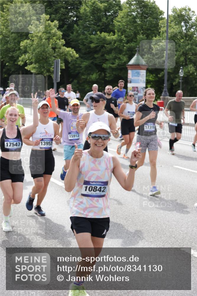 29.06.2025 - hella hamburg halbmarathon Jannik Wohlers http://msf.ph/oto/8341130 29.06.2025 10:41:57 Lombardsbrücke 1150, 1360, 1624, 1929, 1957, 2069, 2134, 3605, 4353, 4885, 4891, 4892, 5403, 5419, 5810, 6828, 6917, 7040, 7260, 7357, 7557, 7666, 8014, 8459, 8525, 8526, 8712, 8816, 9370, 9980, 10532, 10734, 10842, 10872, 10899, 11074, 11075, 11463, 11464, 11468, 11550, 11677, 12403, 12684, 12854, 12903, 12904, 13205, 13250, 13406, 13456, 13952, 13953, 14108, 14328, 14405, 14426, 14468, 14585, 15004, 15155, 15912, 16215, 16352 meine-sportfotos.de