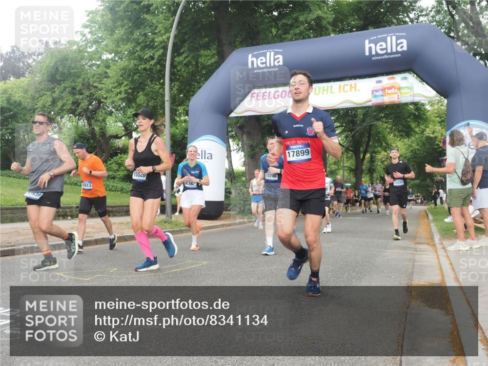 29.06.2025 - hella hamburg halbmarathon KatJ http://msf.ph/oto/8341134 29.06.2025 10:48:34 Zwischen KM18-KM19 1135, 1138, 2447, 6391, 6414, 6415, 8068, 8364 meine-sportfotos.de