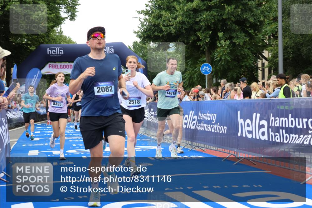 29.06.2025 - hella hamburg halbmarathon Strokosch-Dieckow http://msf.ph/oto/8341146 29.06.2025 10:53:44 Ziel 1422, 1706, 1870, 2058, 2082, 2518, 2630, 3819, 5399, 5607, 6260, 6877, 7177, 8285, 8335, 9922, 10529, 10891, 10895, 11588, 11589, 11604, 12413, 12632, 13865, 14026, 14702, 14818, 15061, 15441, 15502, 16092, 16538, 17482, 17740, 18143, 18249, 18418, 18487, 18514, 18715, 18759, 18915, 19177 meine-sportfotos.de