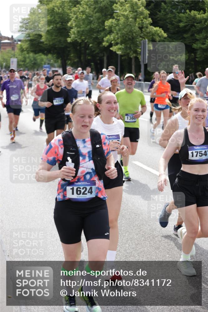 29.06.2025 - hella hamburg halbmarathon Jannik Wohlers http://msf.ph/oto/8341172 29.06.2025 10:41:58 Lombardsbrücke 1150, 1360, 1624, 1929, 1957, 2069, 2134, 3605, 4353, 4885, 4891, 4892, 5403, 5419, 5810, 6828, 6917, 7040, 7260, 7357, 7557, 7666, 8014, 8459, 8525, 8526, 8712, 8816, 9370, 9980, 10532, 10734, 10842, 10872, 10899, 11074, 11075, 11463, 11464, 11468, 11550, 11677, 12403, 12684, 12854, 12903, 12904, 13205, 13250, 13406, 13456, 13952, 13953, 14042, 14108, 14328, 14405, 14426, 14468, 14585, 14769, 15004, 15155, 15912, 16215, 16352 meine-sportfotos.de
