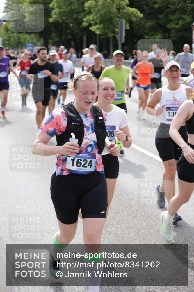 29.06.2025 - hella hamburg halbmarathon Jannik Wohlers http://msf.ph/oto/8341202 29.06.2025 10:41:58 Lombardsbrücke 1150, 1360, 1624, 1929, 1957, 2069, 2134, 3605, 4353, 4885, 4891, 4892, 5403, 5419, 5810, 6828, 6917, 7040, 7260, 7357, 7557, 7666, 8014, 8459, 8525, 8526, 8712, 8816, 9370, 9980, 10532, 10734, 10842, 10872, 10899, 11074, 11075, 11463, 11464, 11468, 11550, 11677, 12403, 12684, 12854, 12903, 12904, 13205, 13250, 13406, 13456, 13952, 13953, 14042, 14108, 14328, 14405, 14426, 14468, 14585, 14769, 15004, 15155, 15912, 16215, 16352 meine-sportfotos.de