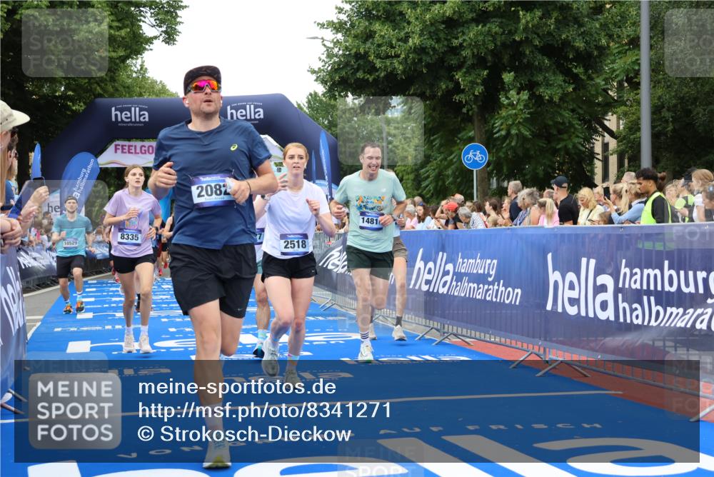 29.06.2025 - hella hamburg halbmarathon Strokosch-Dieckow http://msf.ph/oto/8341271 29.06.2025 10:53:44 Ziel 1422, 1706, 1870, 2058, 2082, 2518, 2630, 3819, 5399, 5607, 6260, 6877, 7177, 8285, 8335, 9922, 10529, 10891, 10895, 11588, 11589, 11604, 12413, 12632, 13865, 14026, 14702, 14818, 15061, 15441, 15502, 16092, 16538, 17482, 17740, 18143, 18249, 18418, 18487, 18514, 18715, 18759, 18915, 19177 meine-sportfotos.de