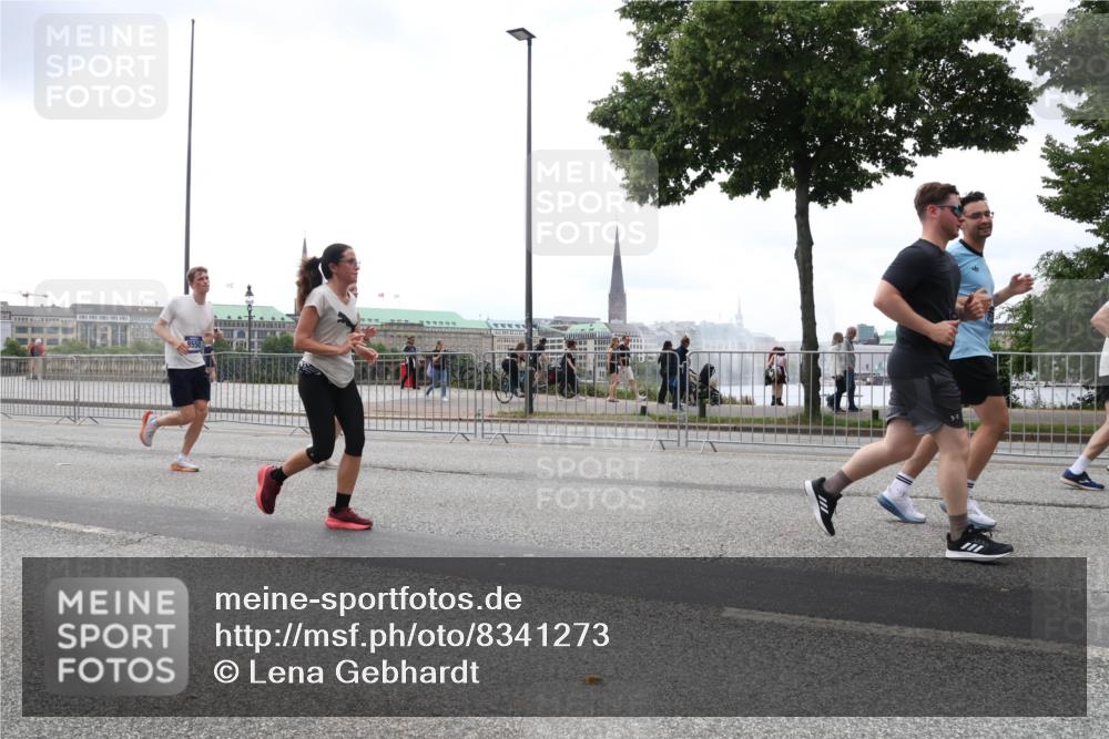29.06.2025 - hella hamburg halbmarathon Lena Gebhardt http://msf.ph/oto/8341273 29.06.2025 10:47:44 Lombardsbrücke 1045, 1246, 1392, 1434, 1463, 1523, 1618, 1639, 1704, 1926, 2148, 2163, 2197, 2407, 2491, 2545, 2704, 2790, 2882, 2994, 3049, 3339, 4037, 4325, 4423, 4806, 4856, 4895, 4974, 4975, 5621, 5622, 5886, 5895, 6255, 6256, 6995, 7240, 7403, 7427, 7630, 7631, 7916, 7970, 8077, 8105, 8270, 8310, 8550, 8774, 8915, 8953, 9018, 9356, 9687, 9696, 9697, 10658, 10777, 10991, 11351, 11458, 11730, 11738, 11802, 11909, 12431 meine-sportfotos.de