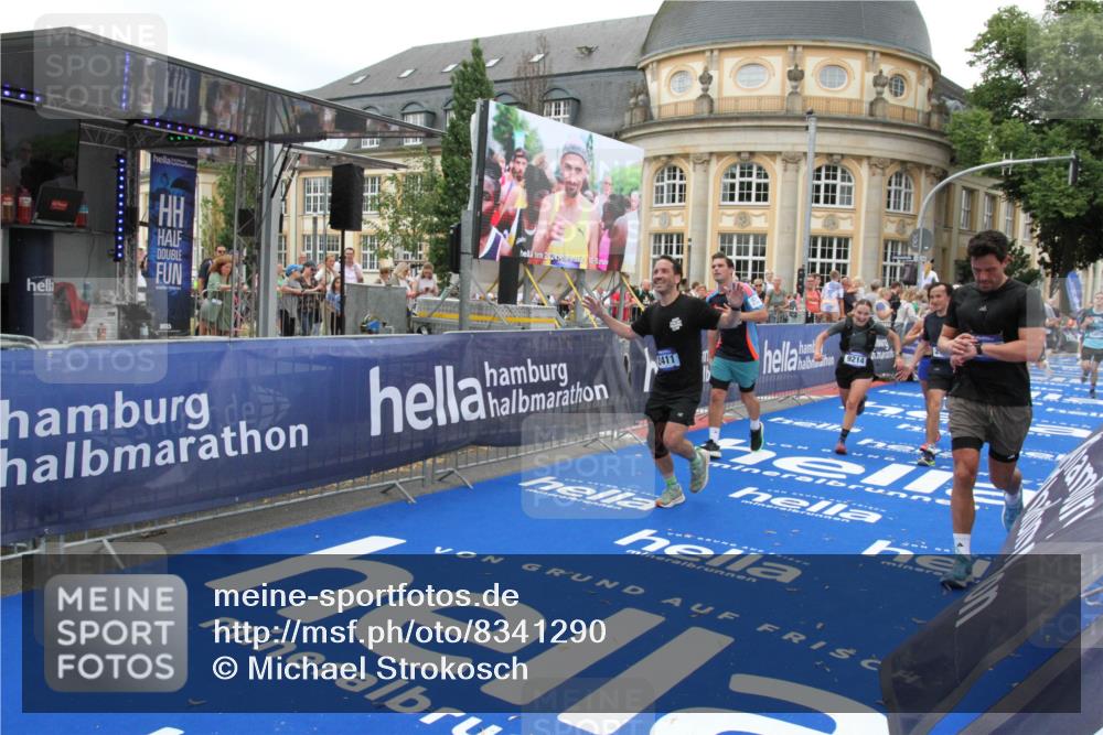 29.06.2025 - hella hamburg halbmarathon Michael Strokosch http://msf.ph/oto/8341290 29.06.2025 10:51:29 Ziel 2364, 2411, 2946, 5820, 7943, 8989, 9214, 9656, 11124, 11422, 13047, 13403, 13792, 14994, 15871, 15950, 16357, 17131, 18489 meine-sportfotos.de