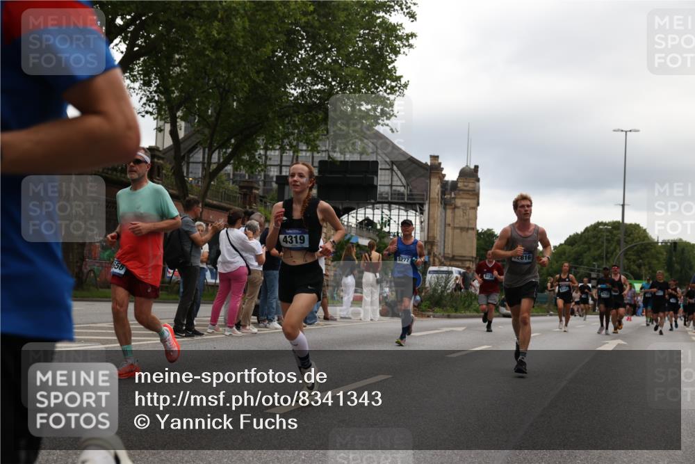 29.06.2025 - hella hamburg halbmarathon Yannick Fuchs http://msf.ph/oto/8341343 29.06.2025 10:52:12 20KM 1319, 1595, 1833, 2250, 2488, 2656, 2840, 2907, 3251, 3859, 4319, 4502, 4550, 4632, 4708, 4767, 5277, 5341, 5675, 5926, 6104, 6138, 6147, 6592, 6595, 7082, 7138, 7189, 7856, 8322, 8585, 9230, 9316, 10020, 10319, 10703, 10788, 11394, 11645, 11846, 12378, 12495, 12585, 12879, 13287, 13512, 13694, 13816, 13880, 14266, 14571, 15197, 15434, 15527, 16189, 16531, 17405, 17415, 17531, 17827, 18068, 18180, 18492, 18501, 18587, 18727 meine-sportfotos.de