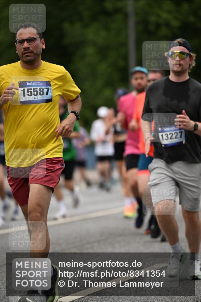 29.06.2025 - hella hamburg halbmarathon Dr. Thomas Lammeyer http://msf.ph/oto/8341354 29.06.2025 10:40:20 Kennedybrücke 1036, 1102, 1183, 1284, 1336, 1717, 2352, 2588, 3243, 3741, 3990, 4413, 4902, 4937, 5012, 5240, 5531, 6021, 6381, 6845, 6896, 7111, 7275, 7927, 8356, 8947, 9295, 10047, 10119, 10336, 10341, 10567, 11010, 11187, 11198 meine-sportfotos.de