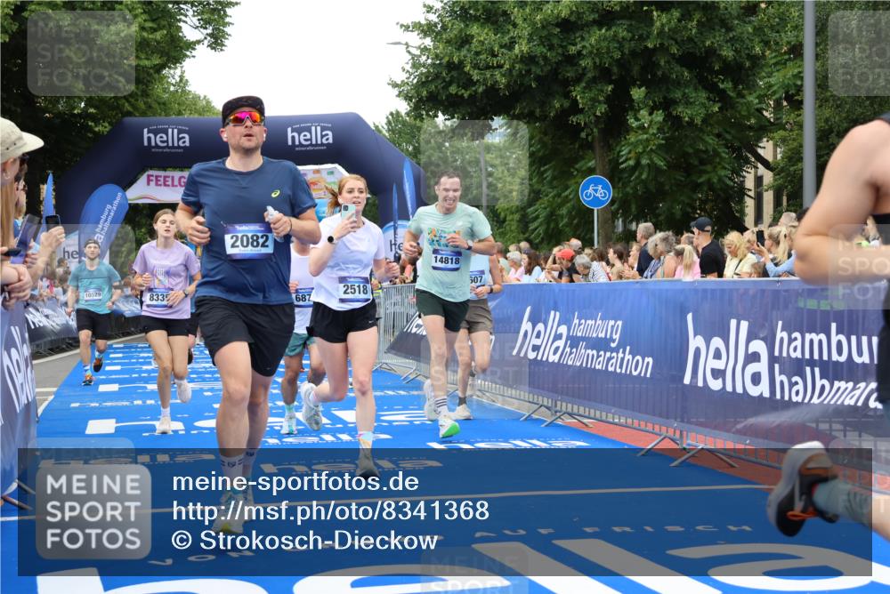 29.06.2025 - hella hamburg halbmarathon Strokosch-Dieckow http://msf.ph/oto/8341368 29.06.2025 10:53:44 Ziel 1422, 1706, 1870, 2058, 2082, 2518, 2630, 3819, 5399, 5607, 6260, 6877, 7177, 8285, 8335, 9922, 10529, 10891, 10895, 11588, 11589, 11604, 12413, 12632, 13865, 14026, 14702, 14818, 15061, 15441, 15502, 16092, 16538, 17482, 17740, 18143, 18249, 18418, 18487, 18514, 18715, 18759, 18915, 19177 meine-sportfotos.de