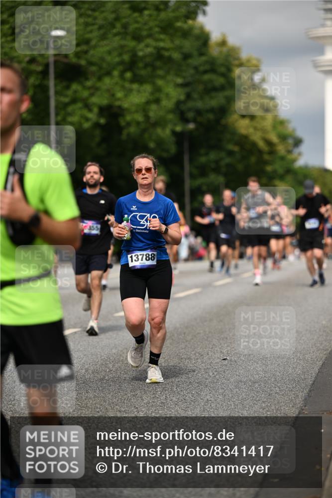 29.06.2025 - hella hamburg halbmarathon Dr. Thomas Lammeyer http://msf.ph/oto/8341417 29.06.2025 10:18:09 Kennedybrücke 1406, 1747, 2990, 3154, 3728, 3756, 3939, 4962, 5546, 5670, 5719, 6028, 6083, 6089, 7209, 7802, 7840, 7991, 8001, 8147, 8409, 9141, 9845, 10610, 11355 meine-sportfotos.de
