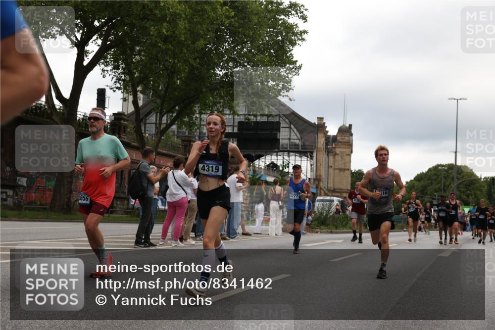 29.06.2025 - hella hamburg halbmarathon Yannick Fuchs http://msf.ph/oto/8341462 29.06.2025 10:52:12 20KM 1319, 1595, 1833, 2250, 2488, 2656, 2840, 2907, 3251, 3859, 4319, 4502, 4550, 4632, 4708, 4767, 5277, 5341, 5675, 5926, 6104, 6138, 6147, 6592, 6595, 7082, 7138, 7189, 7856, 8322, 8585, 9230, 9316, 10020, 10319, 10703, 10788, 11394, 11645, 11846, 12378, 12495, 12585, 12879, 13287, 13512, 13694, 13816, 13880, 14266, 14571, 15197, 15434, 15527, 16189, 16531, 17405, 17415, 17531, 17827, 18068, 18180, 18492, 18501, 18587, 18727 meine-sportfotos.de