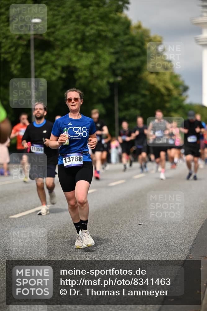 29.06.2025 - hella hamburg halbmarathon Dr. Thomas Lammeyer http://msf.ph/oto/8341463 29.06.2025 10:18:09 Kennedybrücke 1406, 1747, 2990, 3154, 3728, 3756, 3939, 4962, 5546, 5670, 5719, 6028, 6083, 6089, 7209, 7802, 7840, 7991, 8001, 8147, 8409, 9141, 9845, 10610, 11355 meine-sportfotos.de