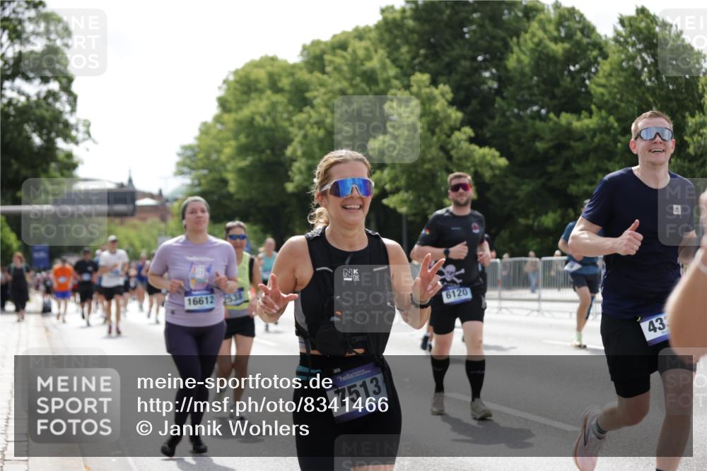 29.06.2025 - hella hamburg halbmarathon Jannik Wohlers http://msf.ph/oto/8341466 29.06.2025 10:42:17 Lombardsbrücke 1656, 1964, 1994, 2134, 2401, 2538, 2580, 2940, 2941, 3283, 3874, 4092, 4105, 4334, 4385, 4778, 5417, 6120, 6764, 7513, 8161, 8529, 8816, 10454, 10697, 11142, 11710, 12151, 12441, 13070, 13241, 13776, 14042, 14084, 14126, 14170, 14556, 14636, 14694, 14769, 15168, 15190, 15219, 15221, 15820, 15977, 16612, 16892 meine-sportfotos.de