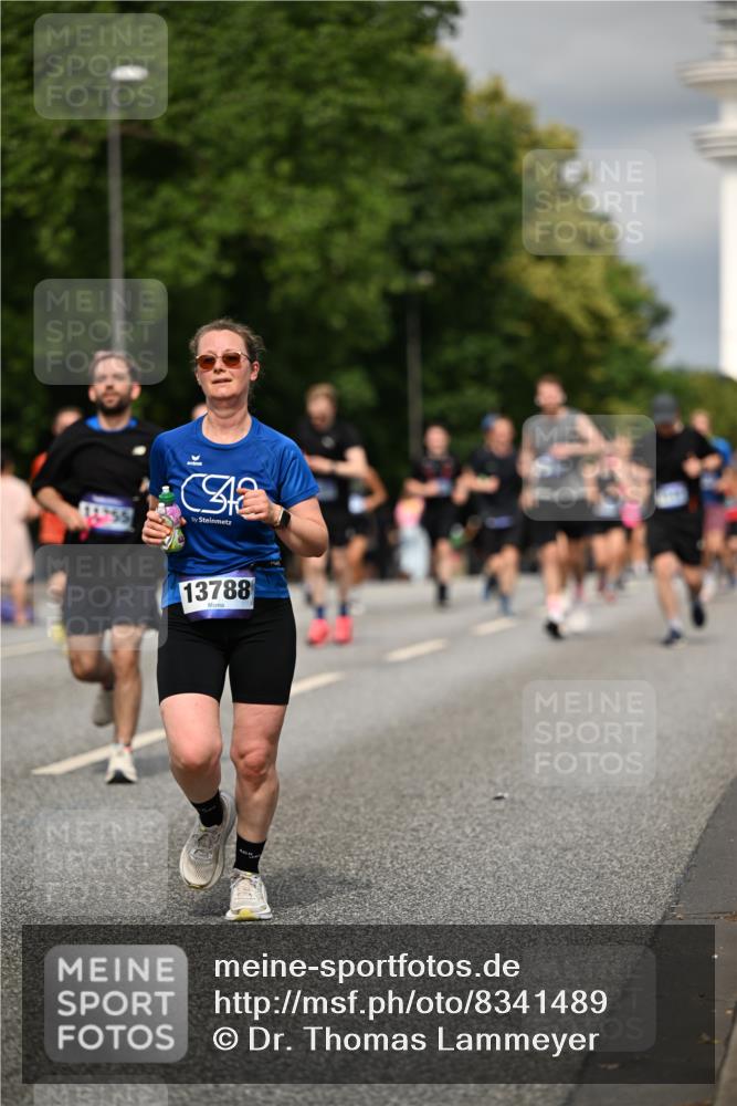 29.06.2025 - hella hamburg halbmarathon Dr. Thomas Lammeyer http://msf.ph/oto/8341489 29.06.2025 10:18:10 Kennedybrücke 1406, 2990, 3154, 3728, 3756, 3939, 4962, 5546, 5670, 5719, 6028, 6083, 6089, 7209, 7802, 7840, 7991, 8001, 8147, 8409, 9141, 9845, 10610, 11355 meine-sportfotos.de