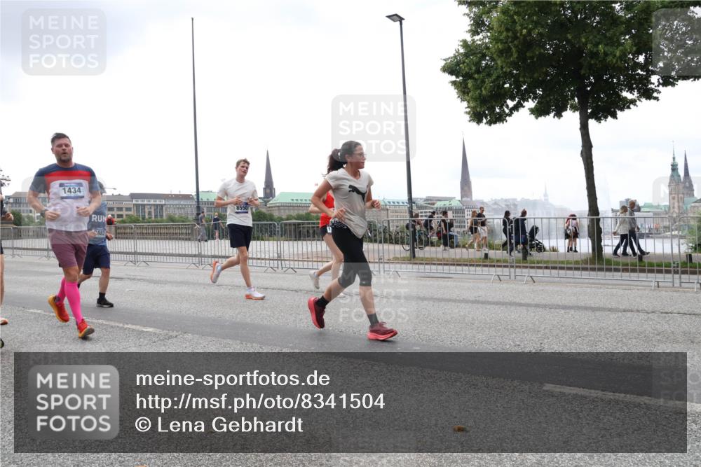 29.06.2025 - hella hamburg halbmarathon Lena Gebhardt http://msf.ph/oto/8341504 29.06.2025 10:47:44 Lombardsbrücke 1434, 882, 8550, 1045, 1246, 1392, 1434, 1463, 1523, 1618, 1639, 1704, 1926, 2148, 2163, 2197, 2407, 2491, 2545, 2704, 2790, 2882, 2994, 3049, 3339, 4037, 4325, 4423, 4806, 4856, 4895, 4974, 4975, 5621, 5622, 5886, 5895, 6255, 6256, 6995, 7240, 7403, 7427, 7630, 7631, 7916, 7970, 8077, 8105, 8270, 8310, 8550, 8774, 8915, 8953, 9018, 9356, 9687, 9696, 9697, 10658, 10777, 10991, 11351, 11458, 11730, 11738, 11802, 11909, 12431 meine-sportfotos.de
