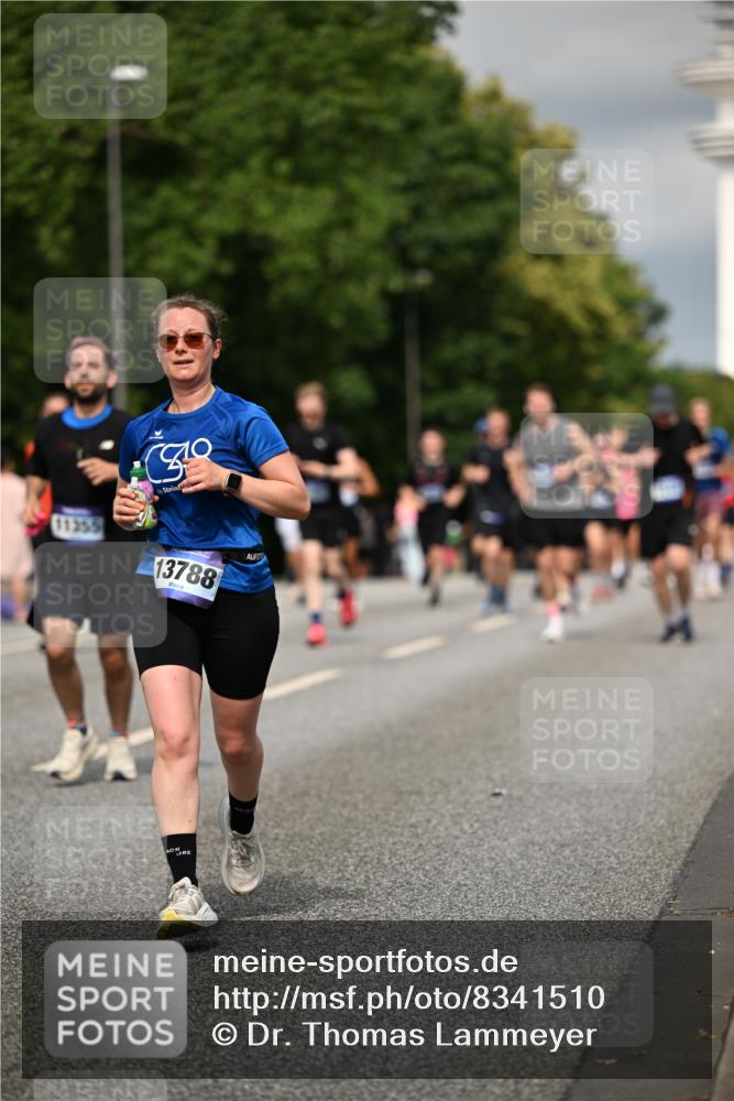 29.06.2025 - hella hamburg halbmarathon Dr. Thomas Lammeyer http://msf.ph/oto/8341510 29.06.2025 10:18:10 Kennedybrücke 1406, 2990, 3154, 3728, 3756, 3939, 4962, 5546, 5670, 5719, 6028, 6083, 6089, 7209, 7802, 7840, 7991, 8001, 8147, 8409, 9141, 9845, 10610, 11355 meine-sportfotos.de