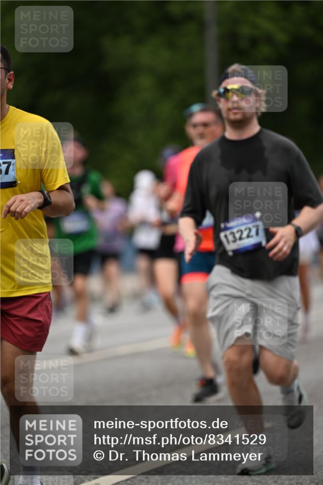 29.06.2025 - hella hamburg halbmarathon Dr. Thomas Lammeyer http://msf.ph/oto/8341529 29.06.2025 10:40:20 Kennedybrücke 1036, 1102, 1183, 1284, 1336, 1717, 2352, 2588, 3243, 3741, 3990, 4413, 4902, 4937, 5012, 5240, 5531, 6021, 6381, 6845, 6896, 7111, 7275, 7927, 8356, 8947, 9295, 10047, 10119, 10336, 10341, 10567, 11010, 11187, 11198 meine-sportfotos.de